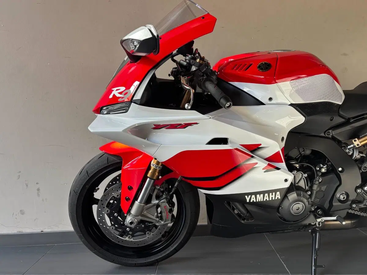 Yamaha YZF R9 70th (2026) (2)