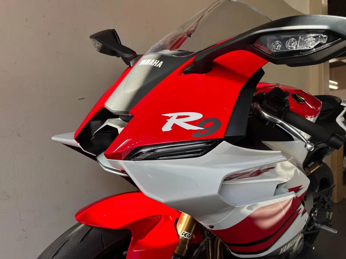 Yamaha YZF R9 70th (2026) (4)