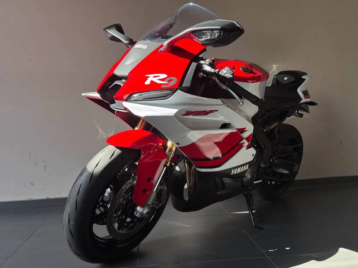 Yamaha YZF R9 70th (2026) (6)