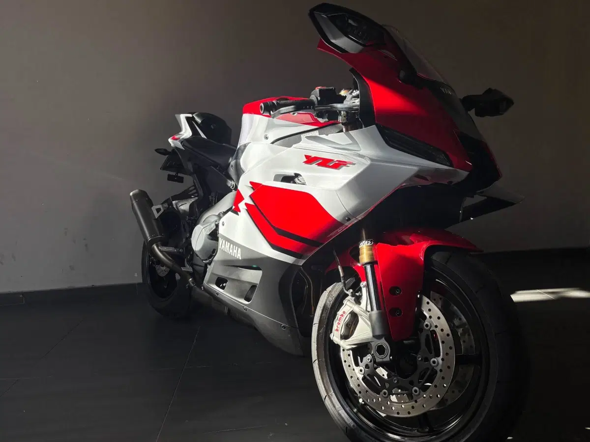 Yamaha YZF R9 70th (2026) (7)
