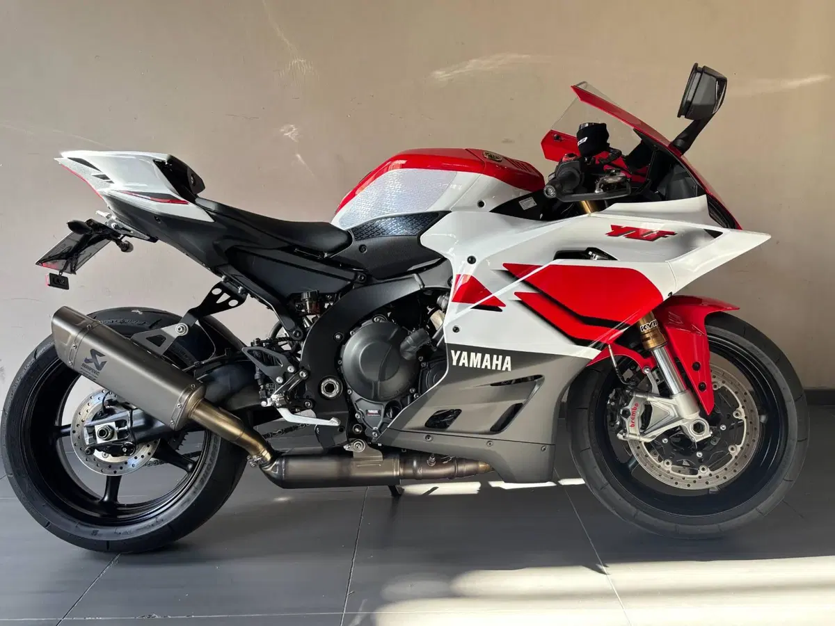 Yamaha YZF R9 70th (2026) (8)