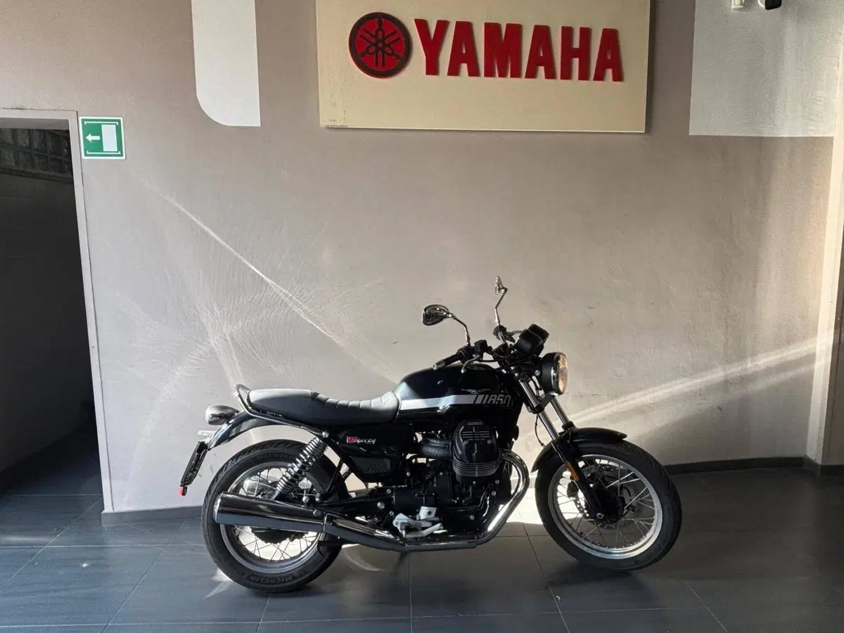 Moto Guzzi V7 Special (2021 - 24) (2)