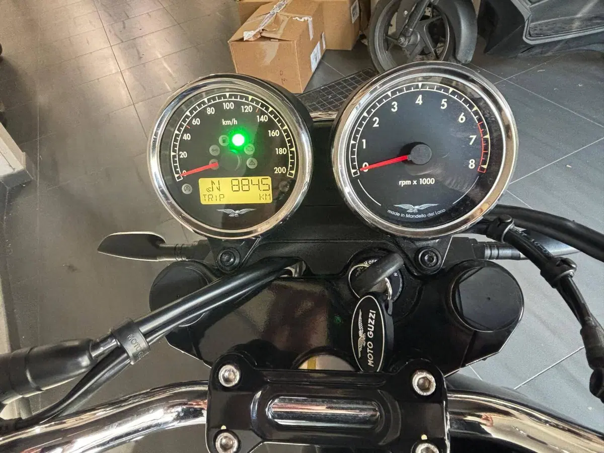 Moto Guzzi V7 Special (2021 - 24) (3)