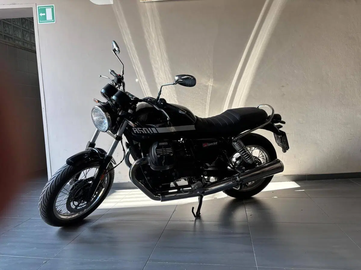 Moto Guzzi V7 Special (2021 - 24) (5)