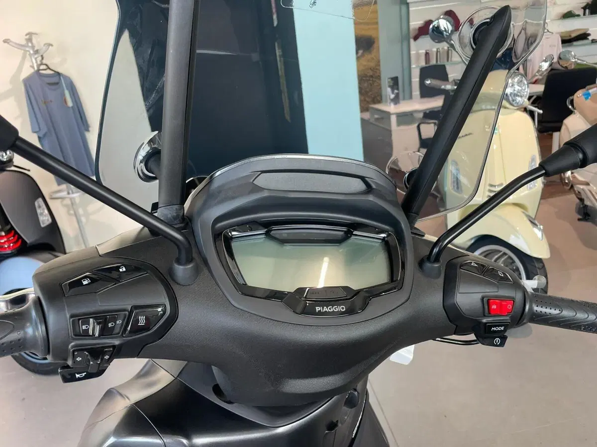 Piaggio Beverly 310 25th Anniversary (2026) (6)
