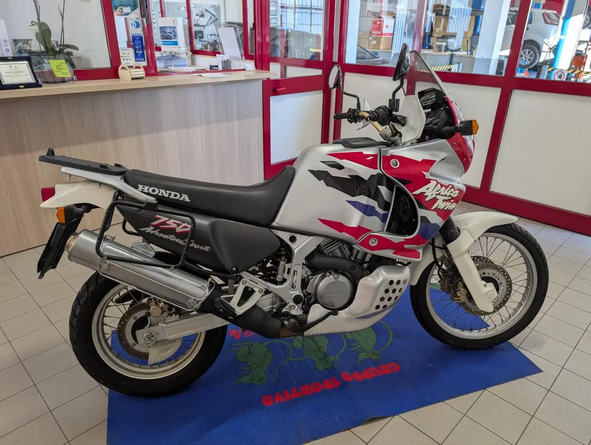 Honda XRV 750 AFRICA TWIN RD 07A (4)