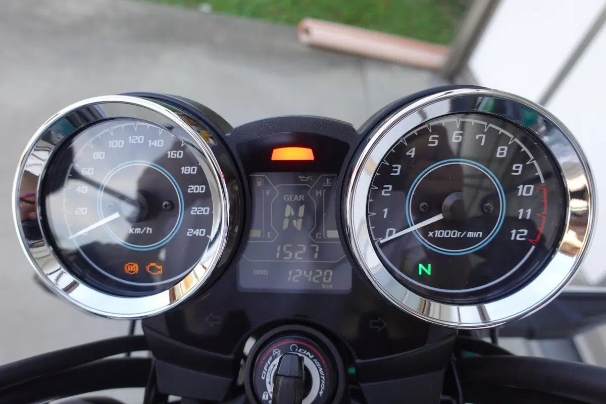 Kawasaki Z 650 RS (2022 - 24) (4)