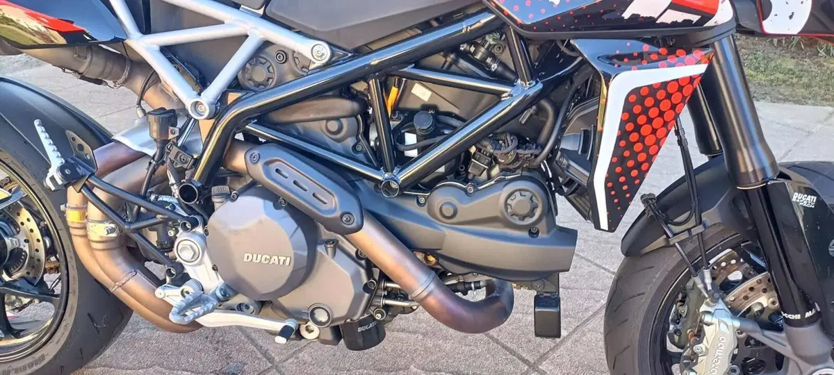 Ducati Hypermotard 950 RVE (2022 - 25) (2)