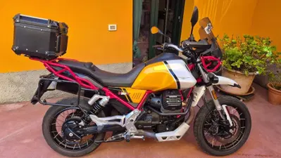 Moto Guzzi V85 TT Evocative Graphics (2021 - 23) usata