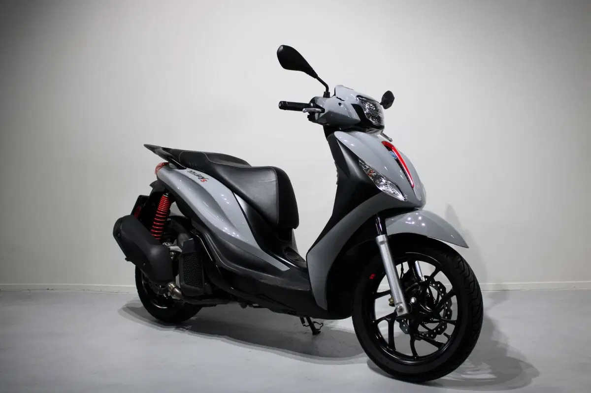 Piaggio Medley 150 S ABS (2021 - 25) (2)