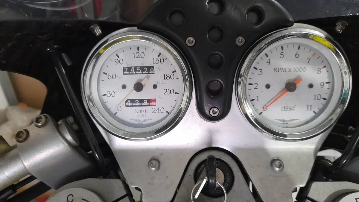 Moto Guzzi V11 Sport (1999 - 02) (2)