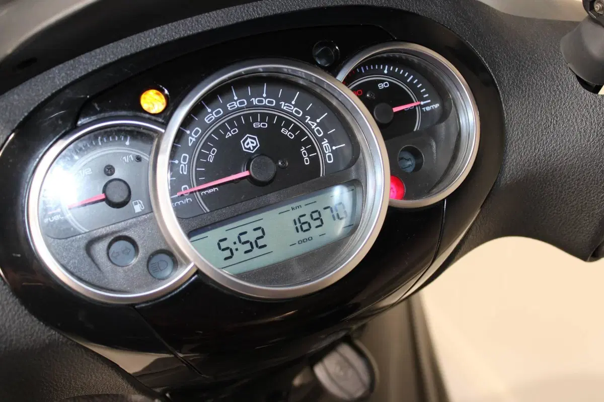 Piaggio Beverly 300 i.e. (2010 - 16) (6)