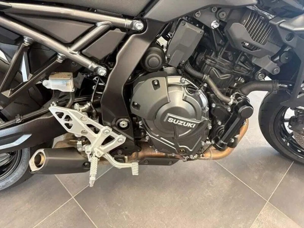 Suzuki GSX-8S (2023 - 24) (12)