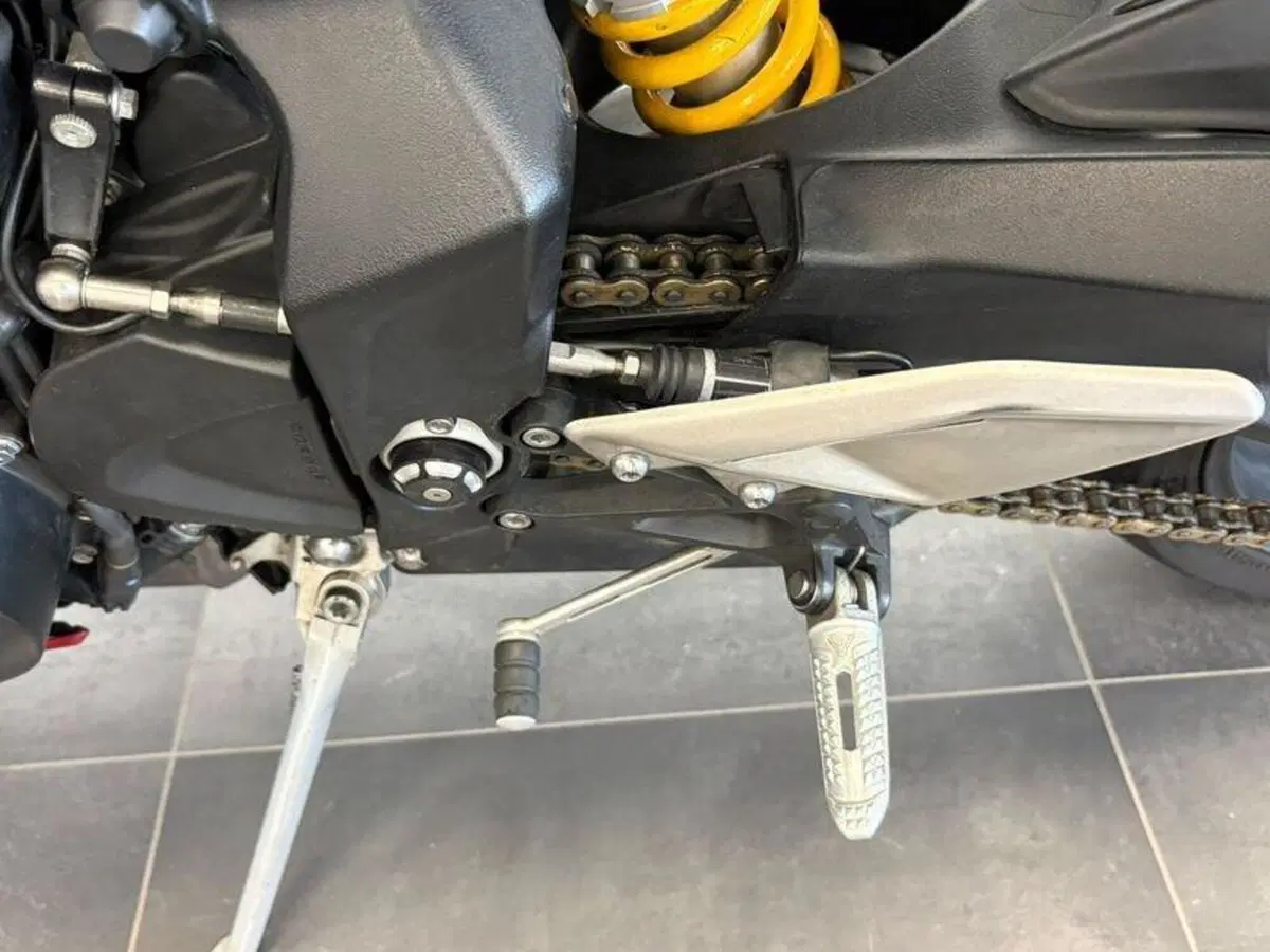 Triumph Street Triple 765 RS (2023 - 26) (8)