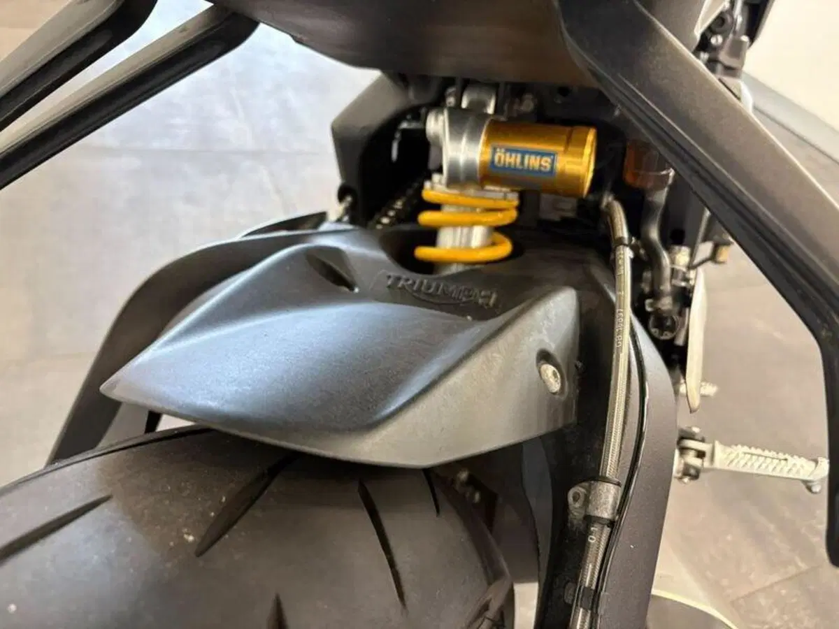 Triumph Street Triple 765 RS (2023 - 26) (13)
