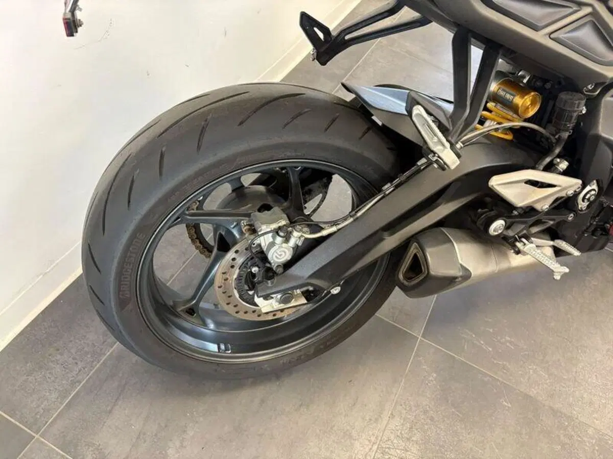 Triumph Street Triple 765 RS (2023 - 26) (12)