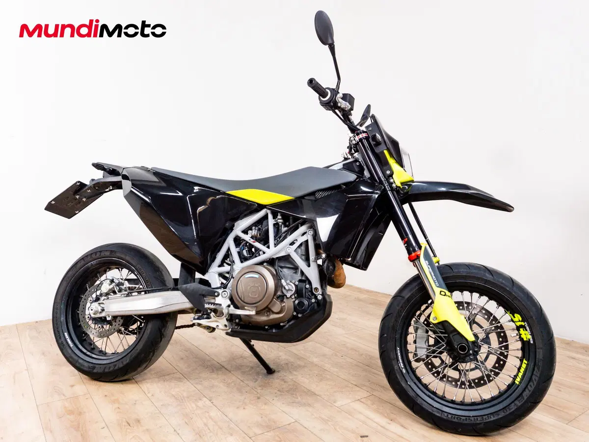 Husqvarna 701 Supermoto (2016) (2)