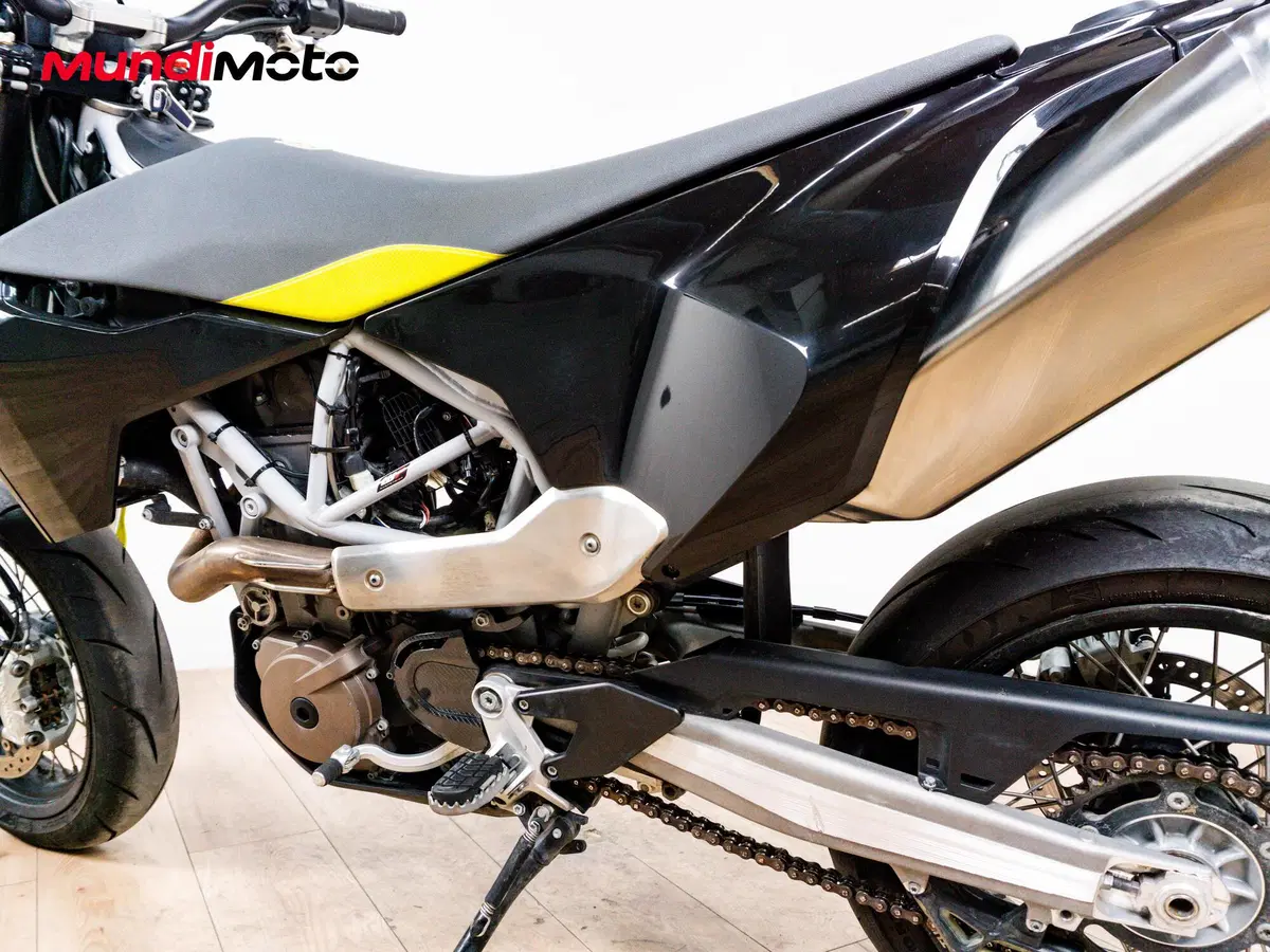 Husqvarna 701 Supermoto (2016) (10)