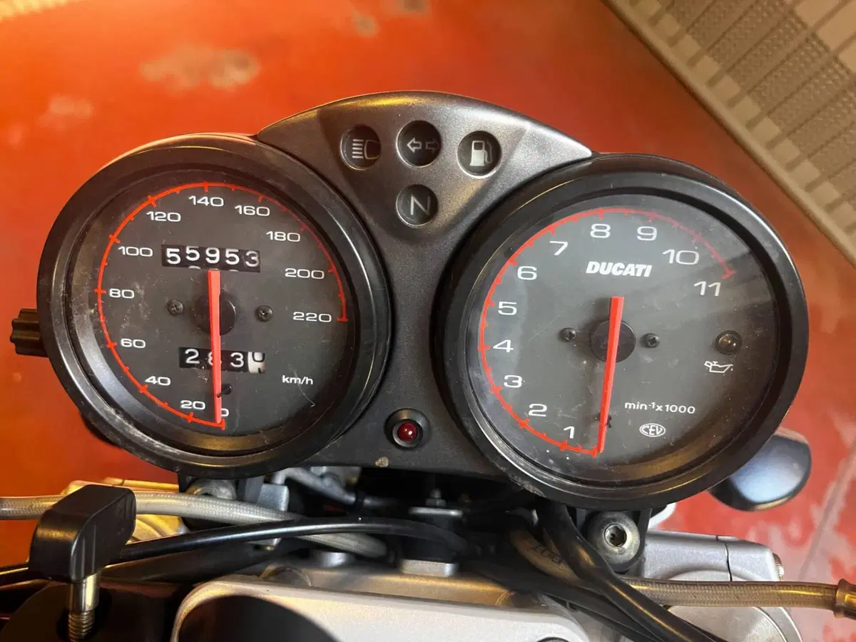 Ducati Monster 600 Dark (1998 - 01) (8)