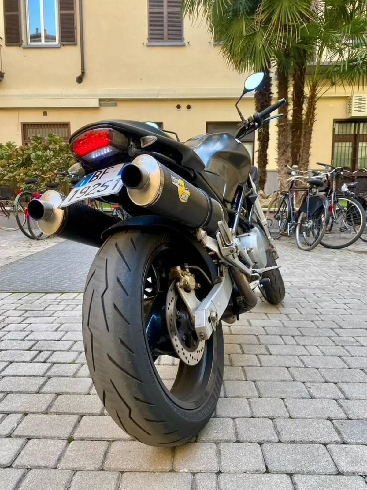 Ducati Monster 600 Dark (1998 - 01)