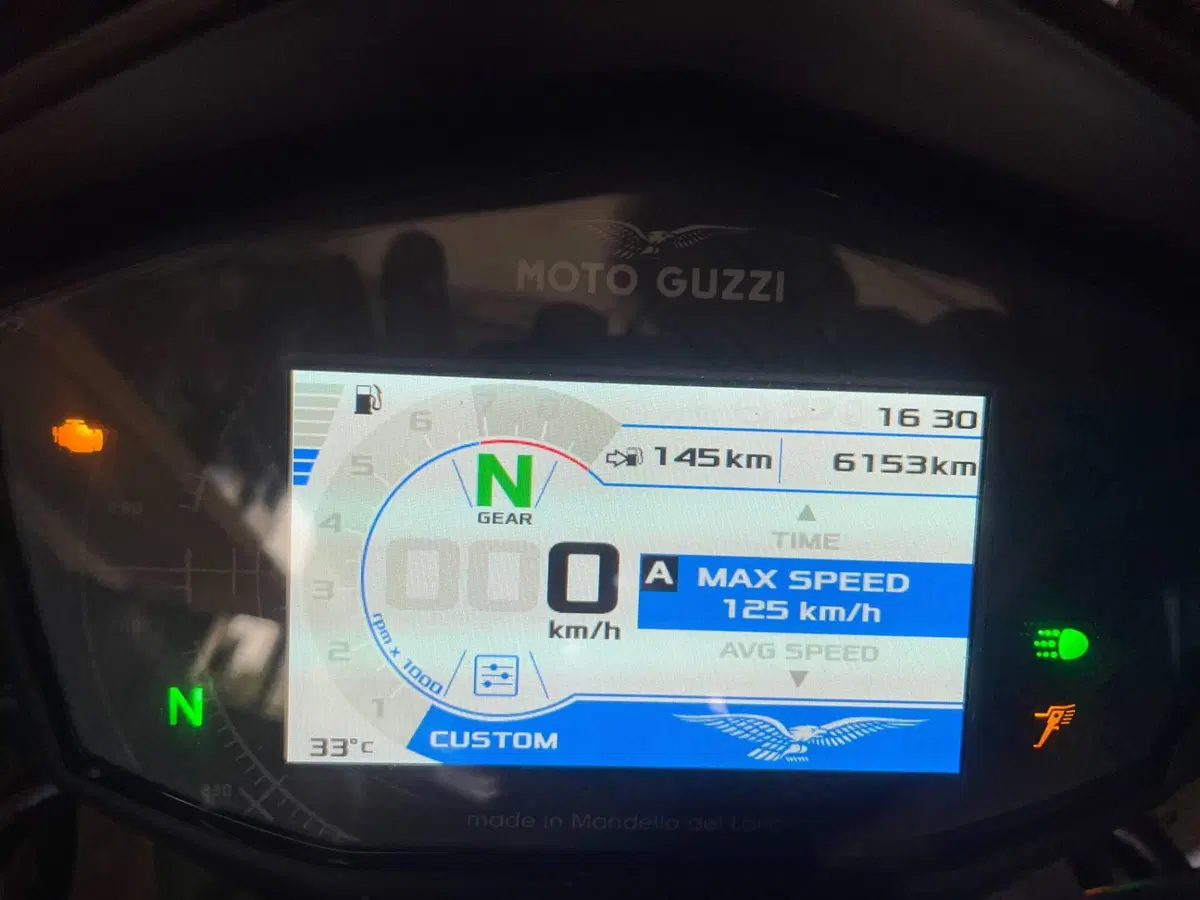 Moto Guzzi V85 TT Centenario (2021 - 22) (7)