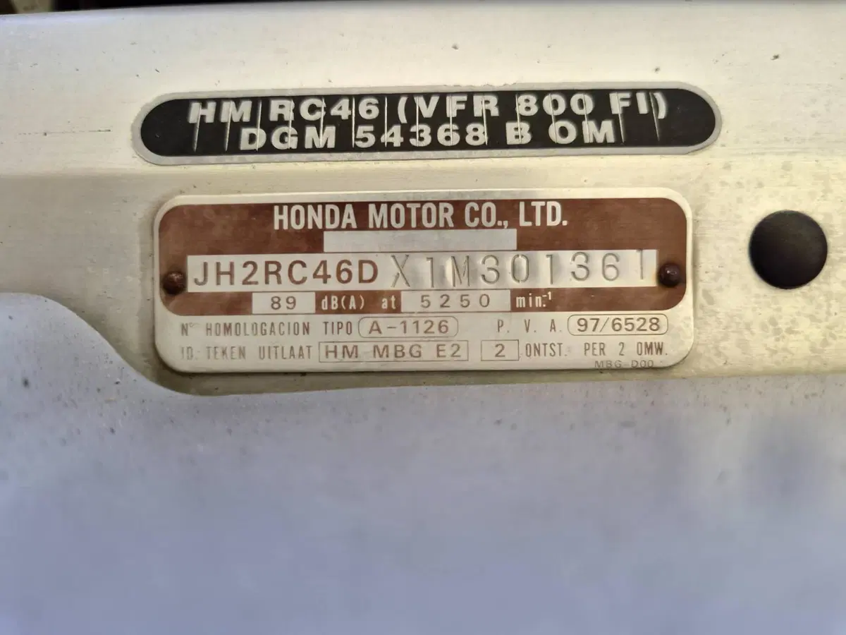 Honda VFR 800 (1998 - 01) (3)