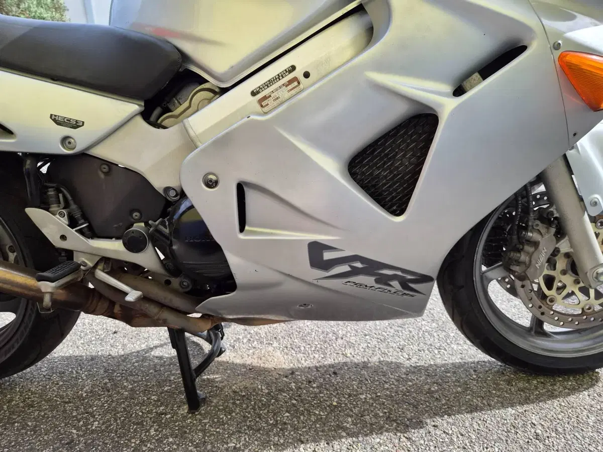 Honda VFR 800 (1998 - 01) (8)