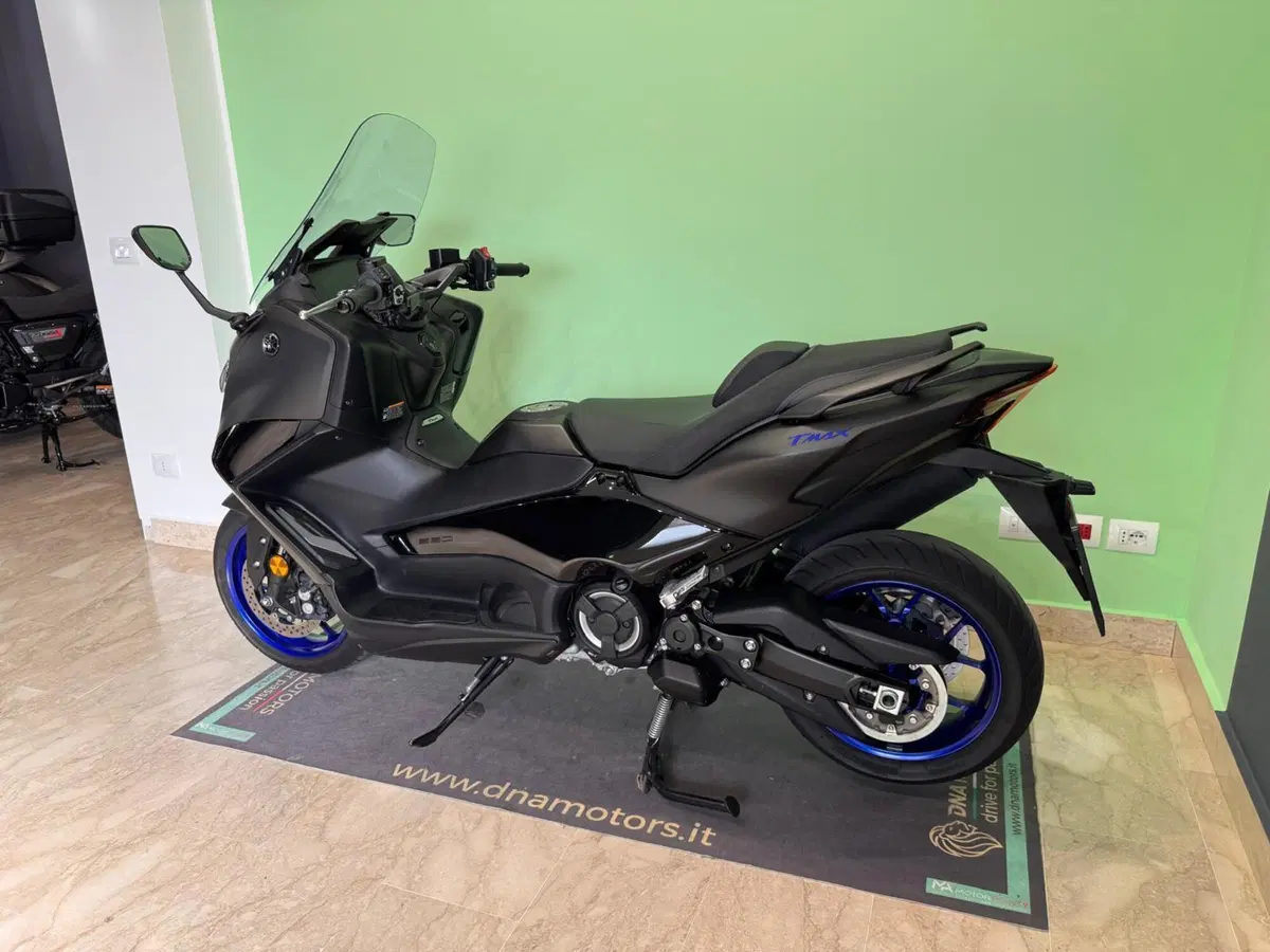 Yamaha T-Max 560 (2022 - 24) (4)