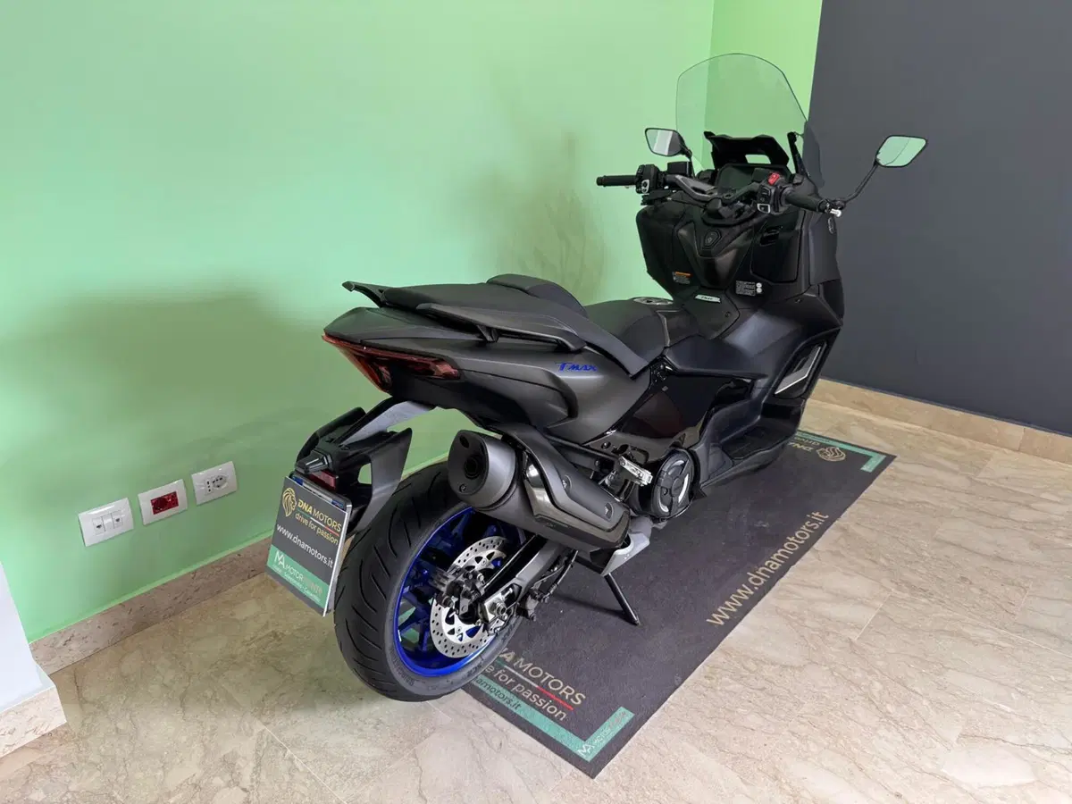Yamaha T-Max 560 (2022 - 24) (8)