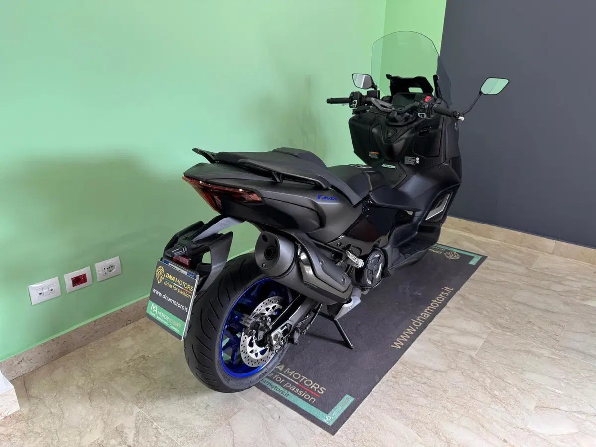Yamaha T-Max 560 (2022 - 24) (9)