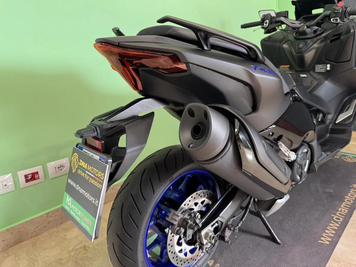 Yamaha T-Max 560 (2022 - 24) (10)
