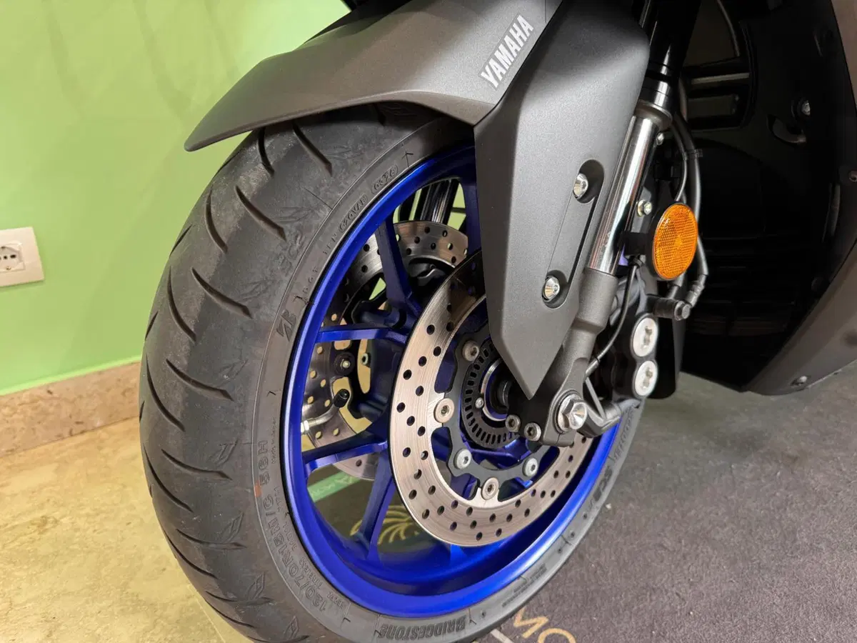 Yamaha T-Max 560 (2022 - 24) (13)