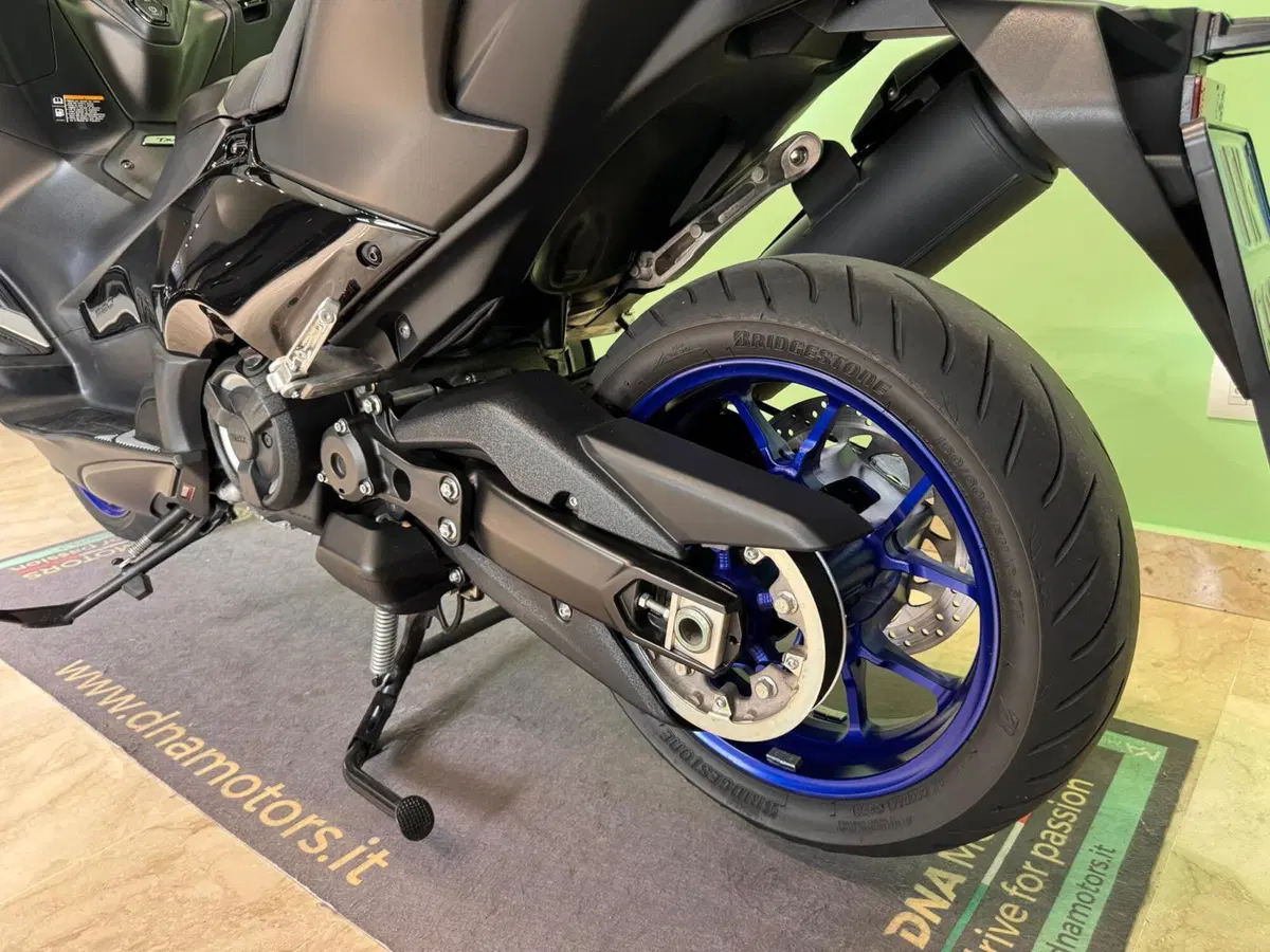 Yamaha T-Max 560 (2022 - 24) (14)