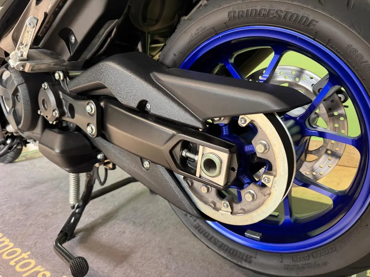 Yamaha T-Max 560 (2022 - 24) (15)