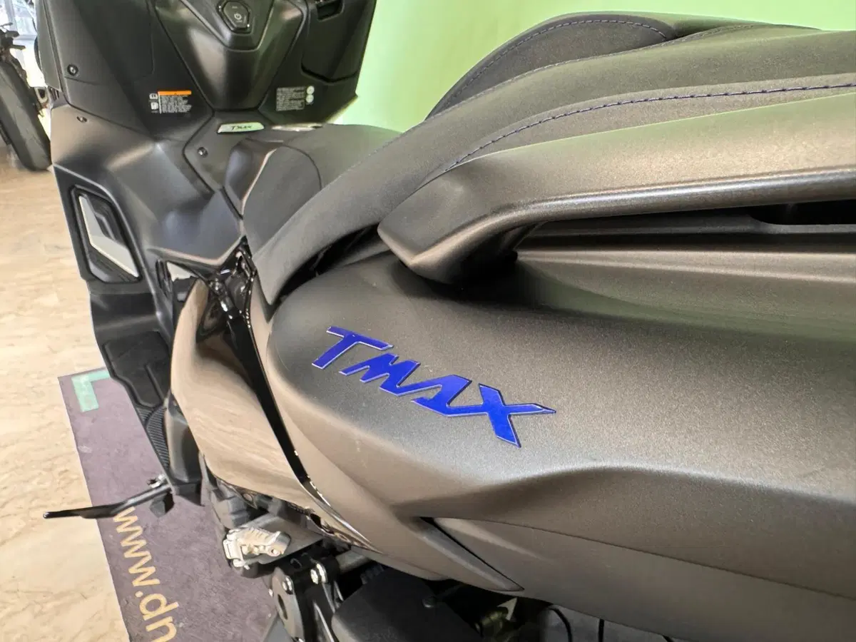 Yamaha T-Max 560 (2022 - 24) (17)