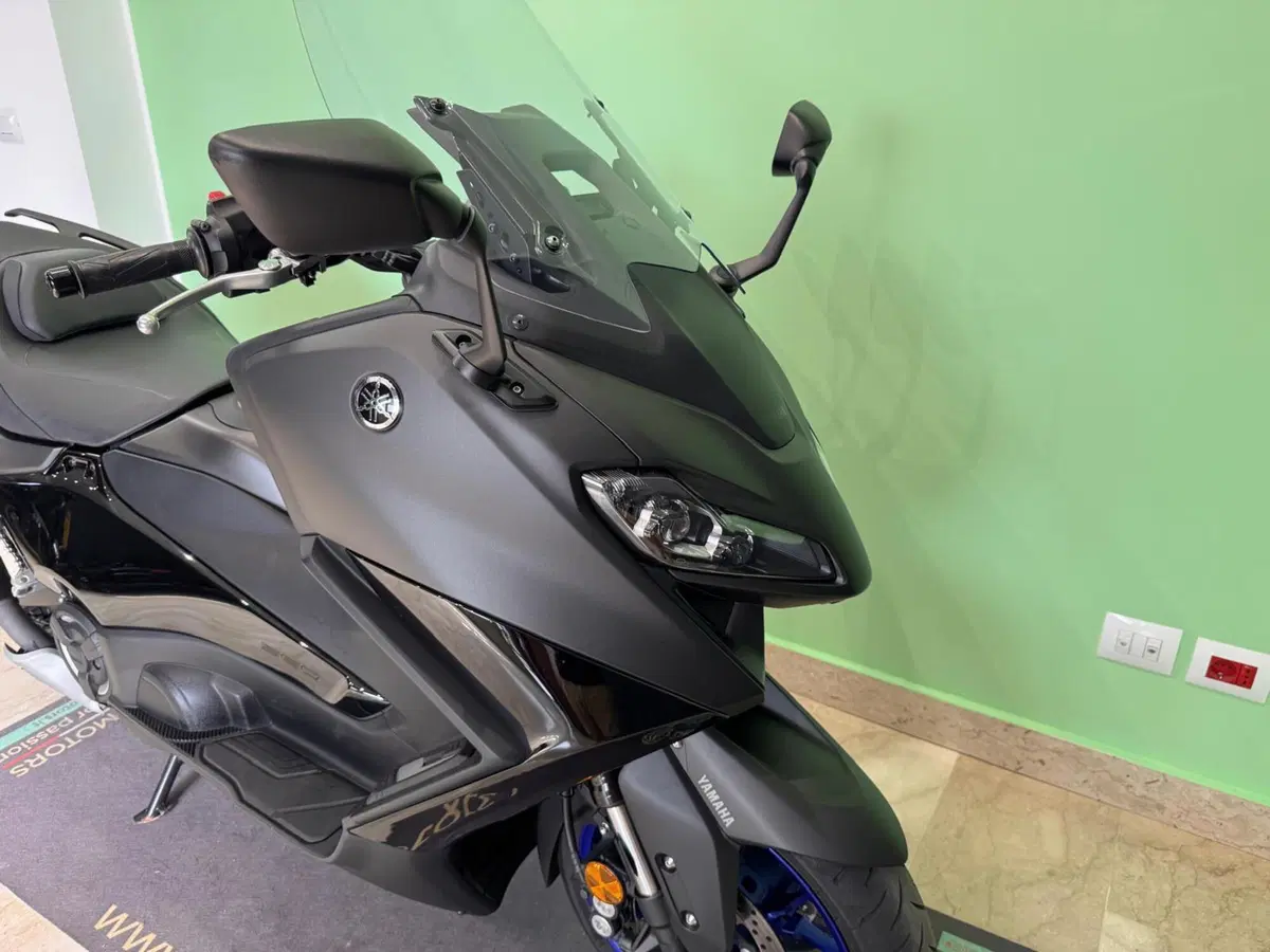 Yamaha T-Max 560 (2022 - 24) (20)