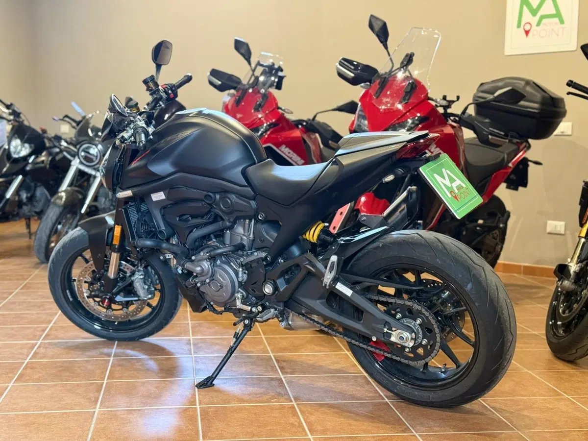 Ducati Monster 937 + (2021 - 25) (2)