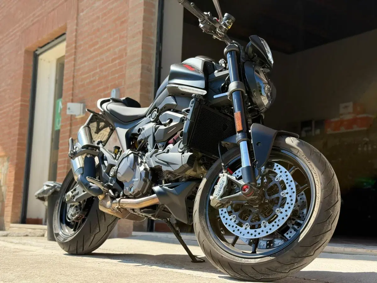 Ducati Monster 937 + (2021 - 25) (3)