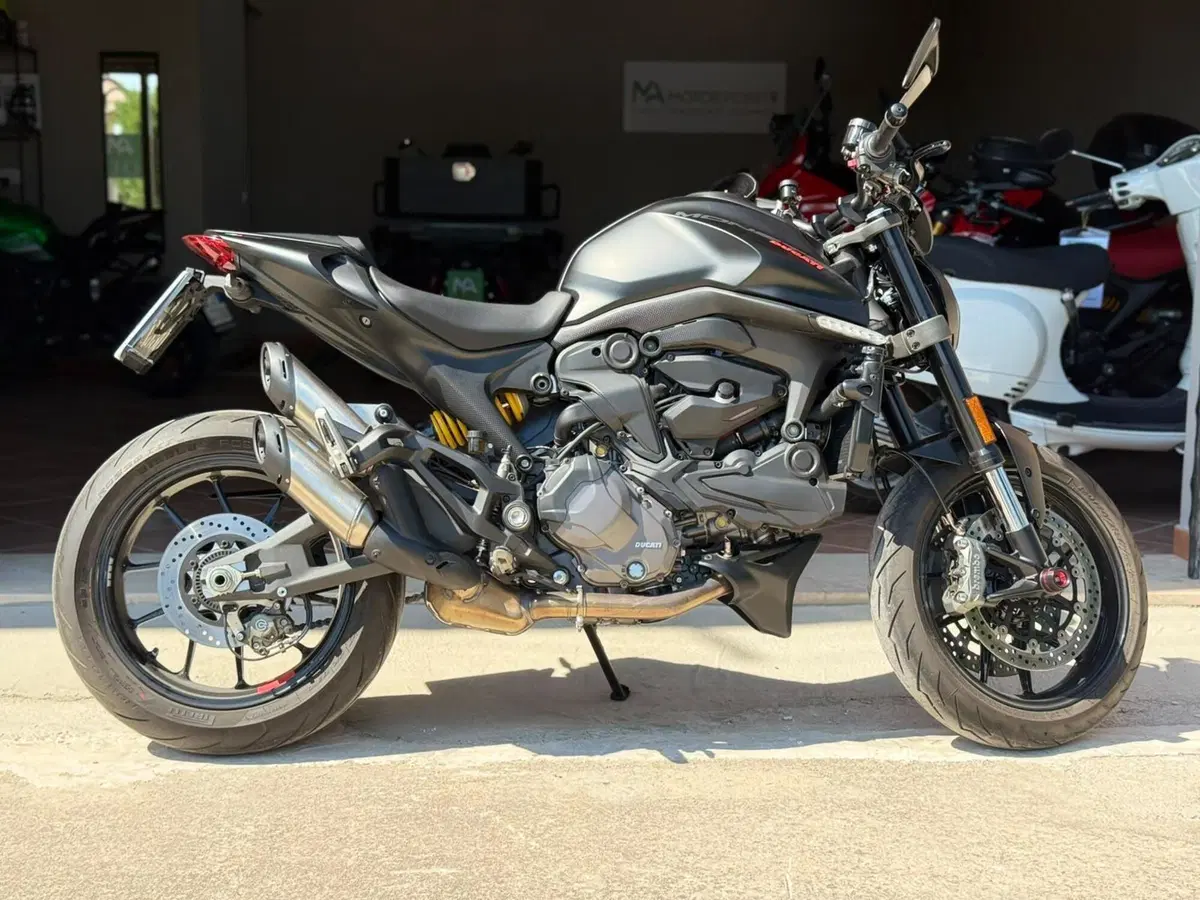 Ducati Monster 937 + (2021 - 25) (4)