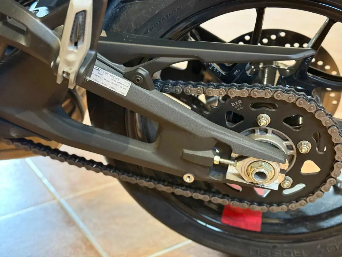 Ducati Monster 937 + (2021 - 25) (5)