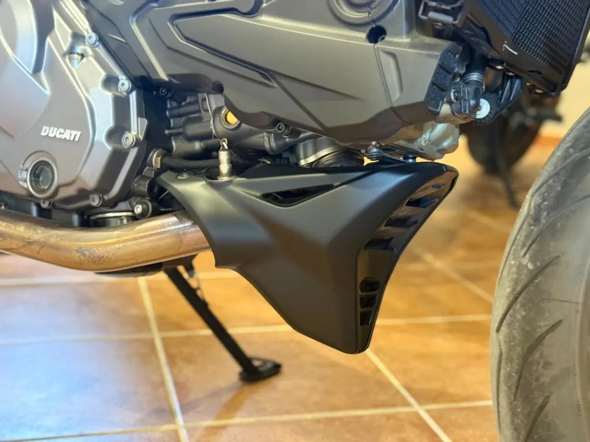 Ducati Monster 937 + (2021 - 25) (7)