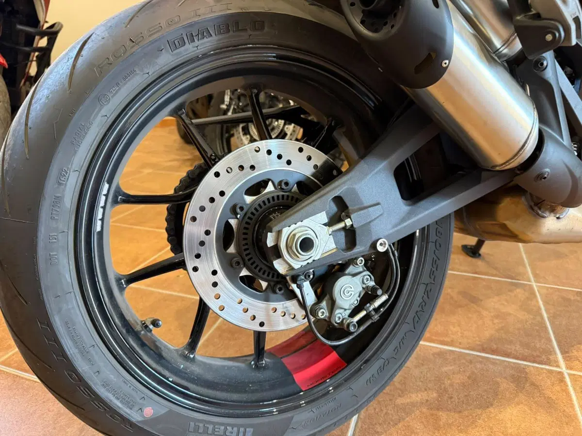 Ducati Monster 937 + (2021 - 25) (13)