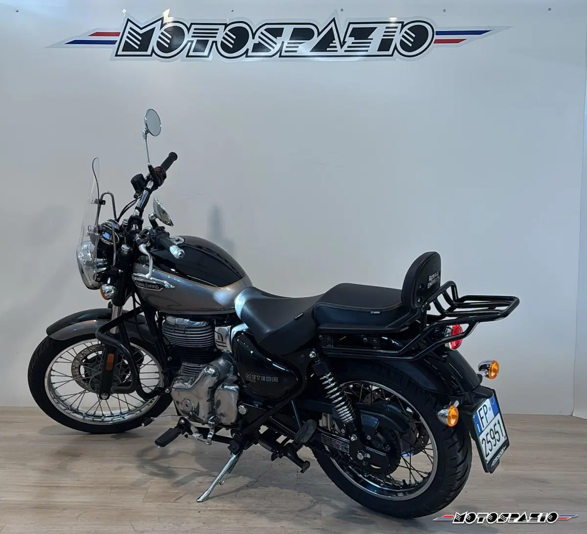Royal Enfield Meteor 350 Aurora (2024 - 26) (2)