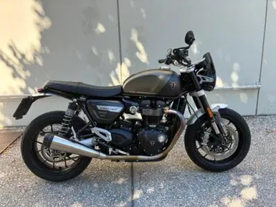 Triumph Speed Twin 1200 Stealth Edition (2024) usata