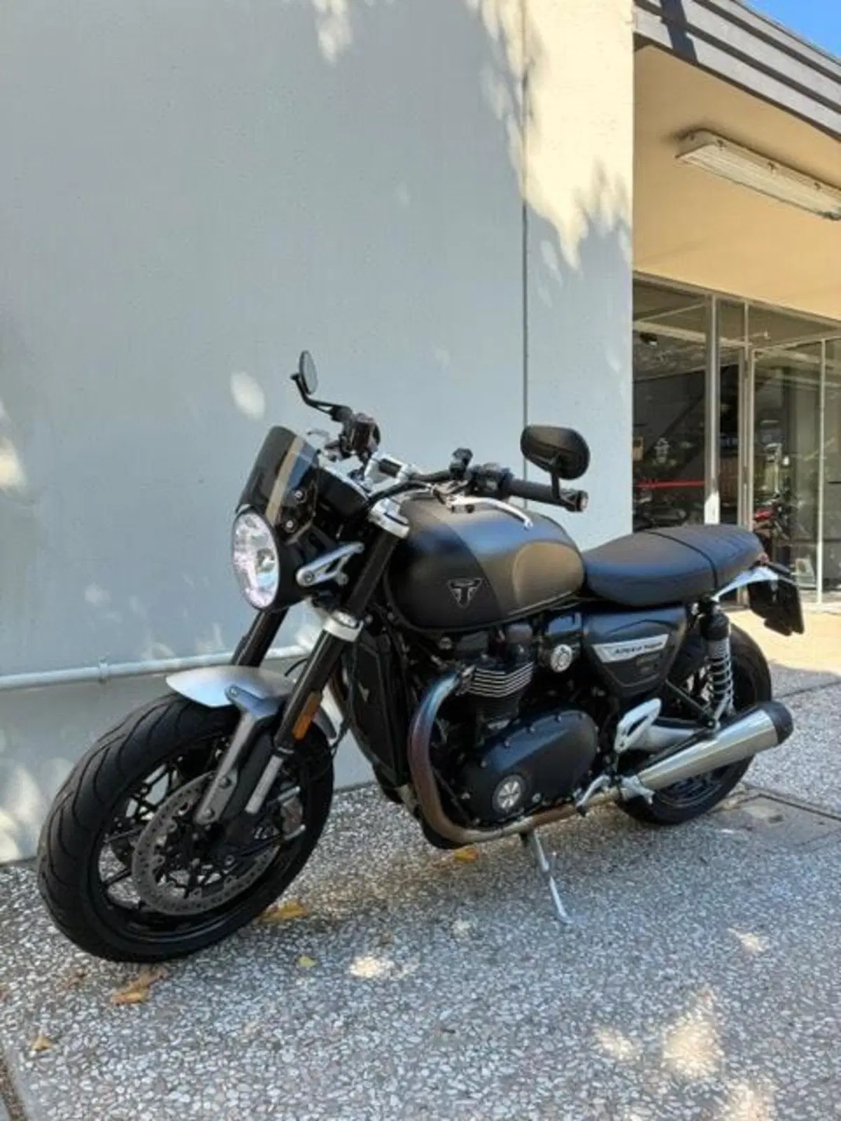 Triumph Speed Twin 1200 Stealth Edition (2024) (4)