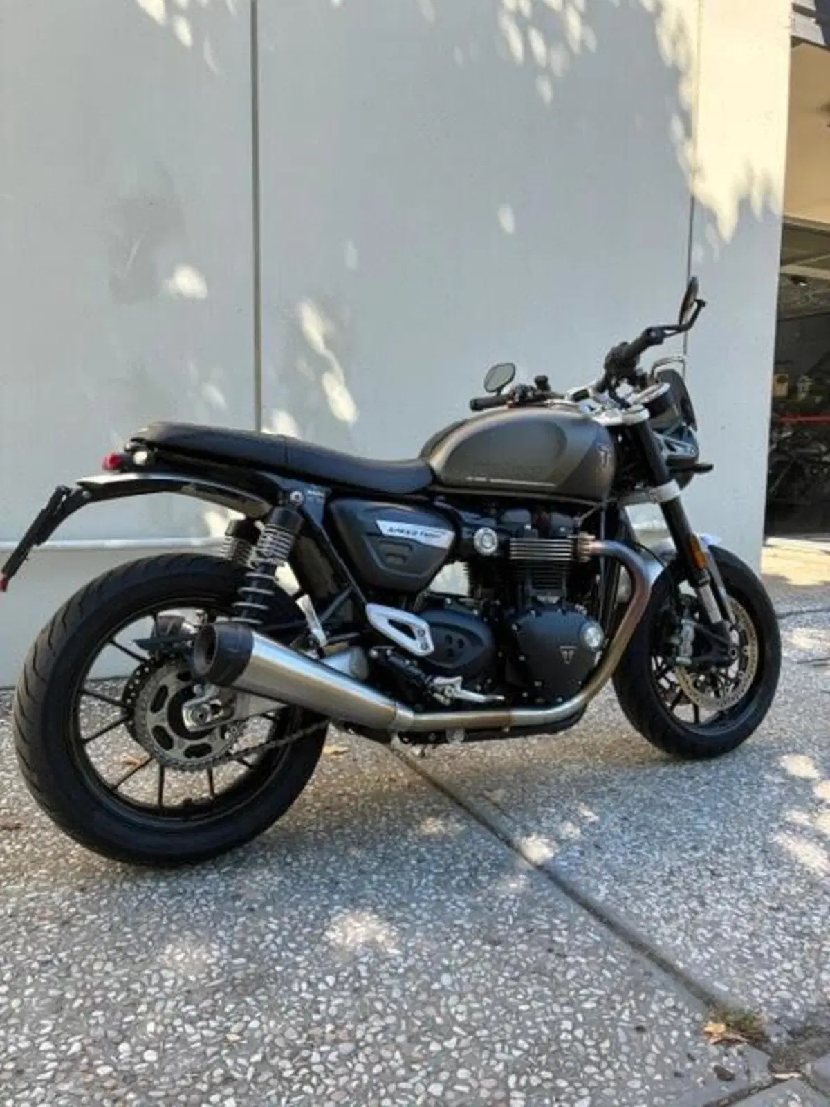 Triumph Speed Twin 1200 Stealth Edition (2024) (6)