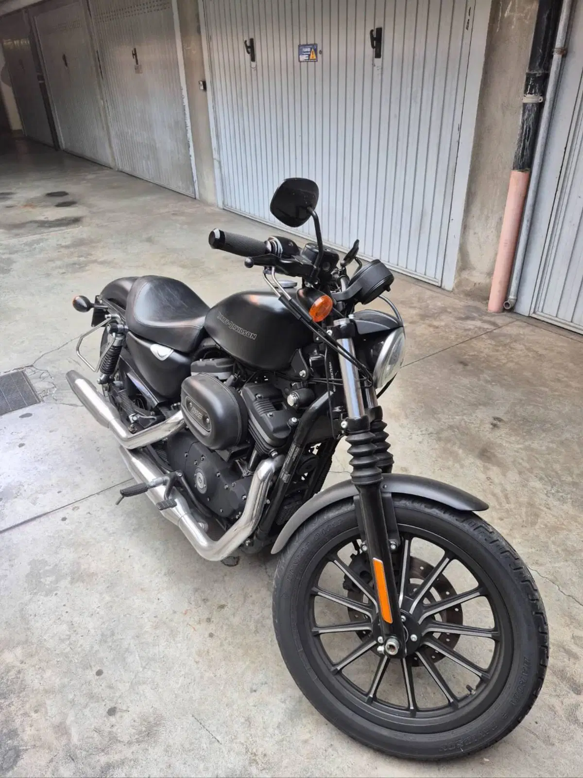 Harley-Davidson 883 Iron (2009 - 11) - XL 883N (5)
