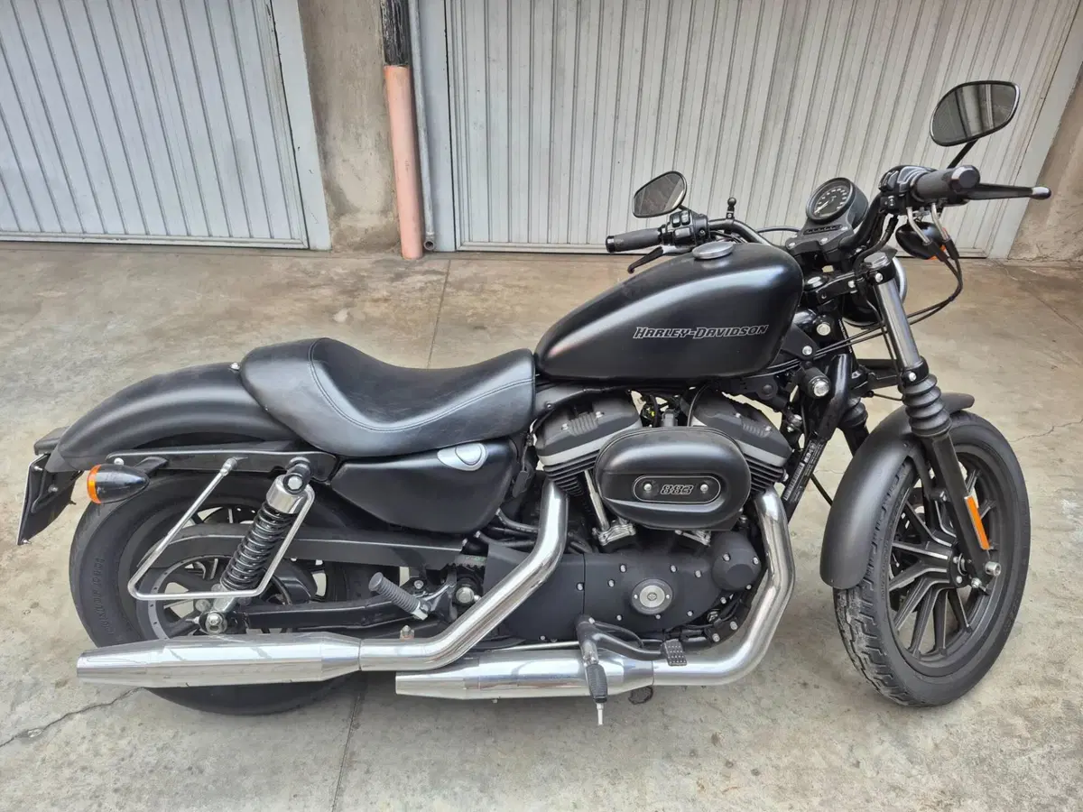 Harley-Davidson 883 Iron (2009 - 11) - XL 883N (8)