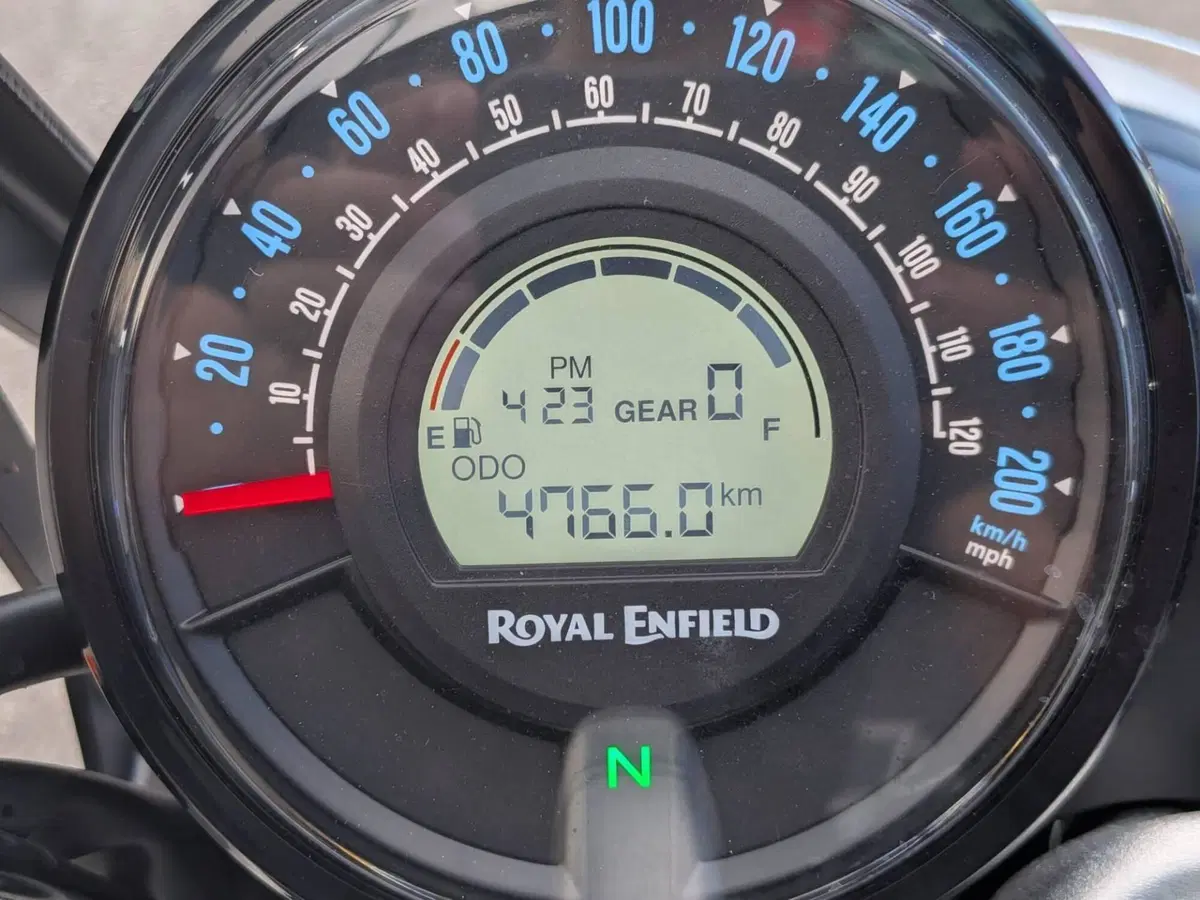 Royal Enfield Super Meteor 650 (2023 - 26) (7)