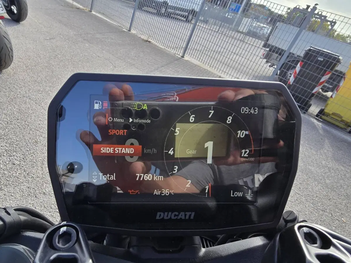 Ducati Monster 890 (2026) (4)